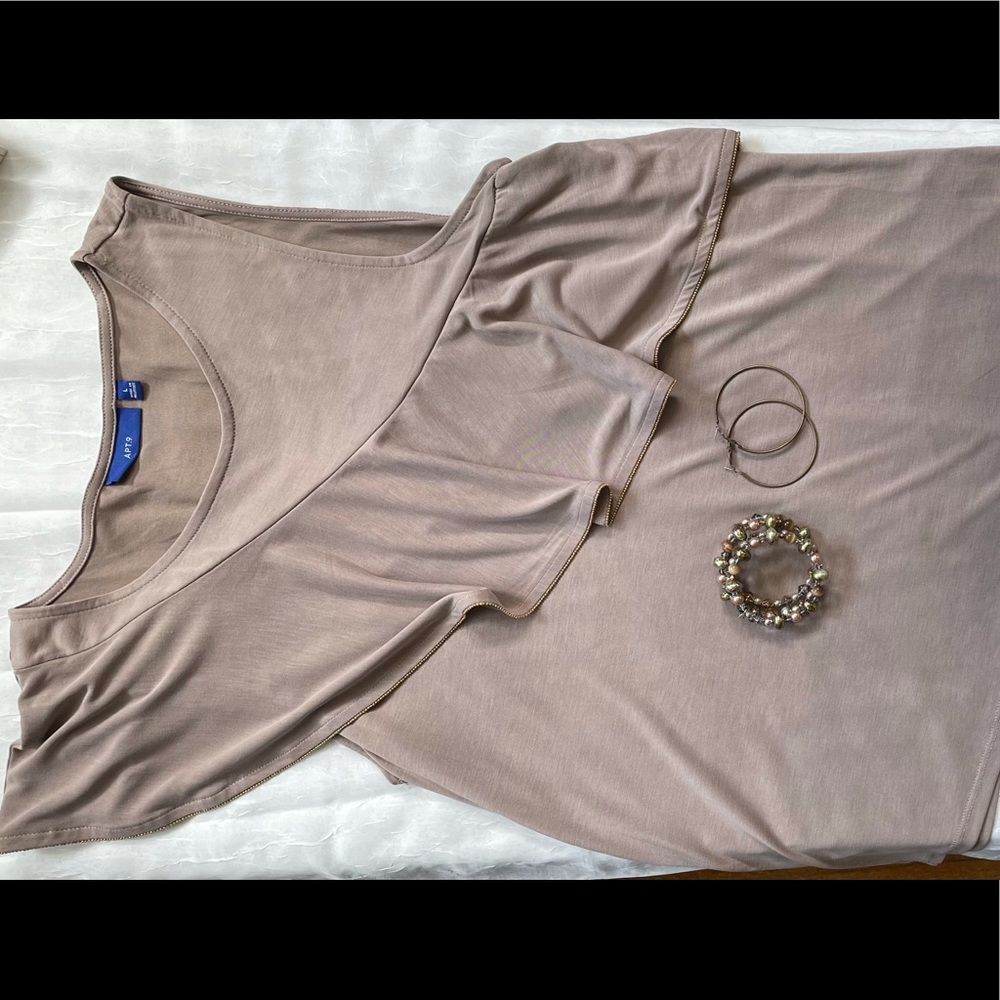 Apt.9, sleeveless top, size L.
